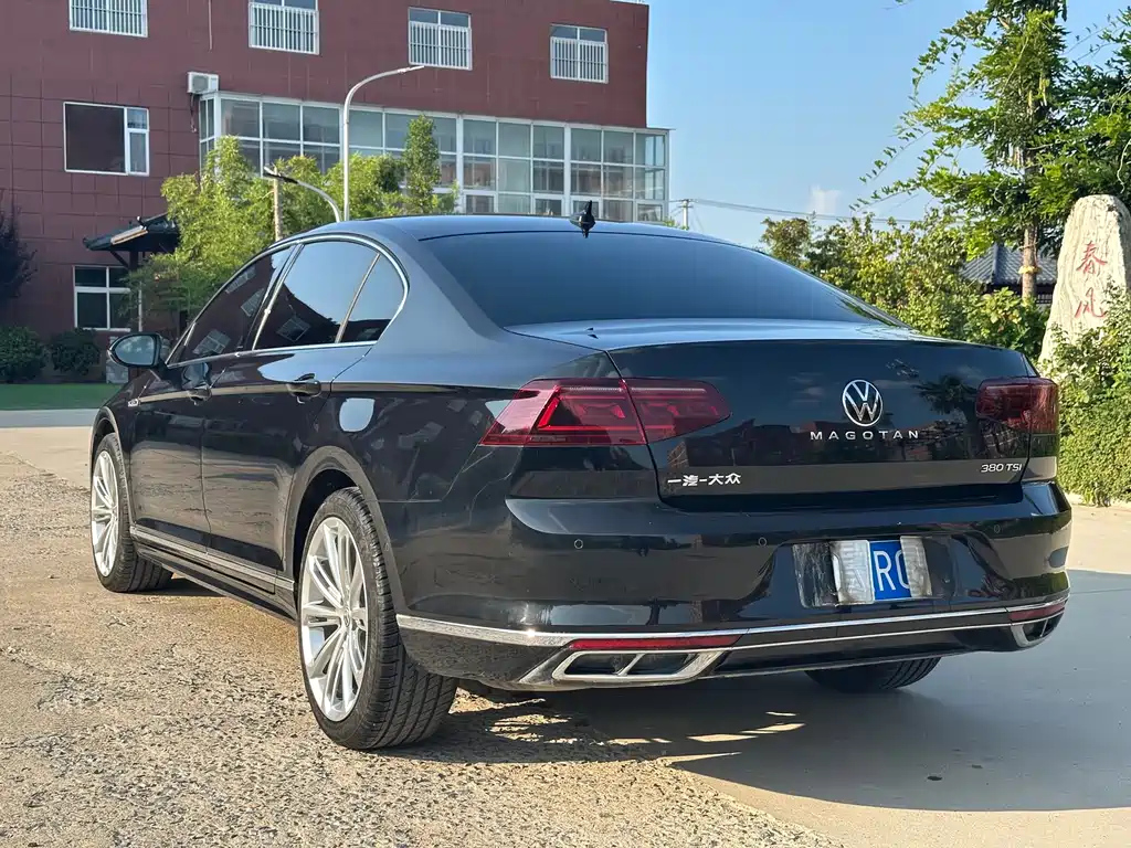 VOLKSWAGEN MAGOTAN 2023