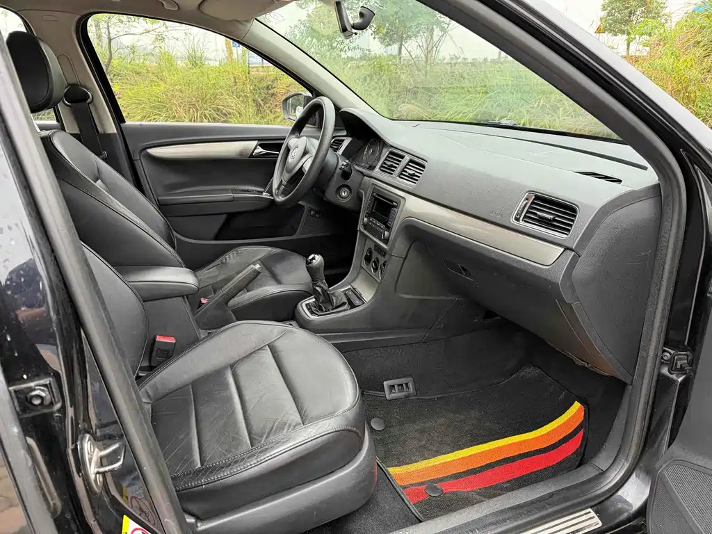 VOLKSWAGEN LAVIDA 2013
