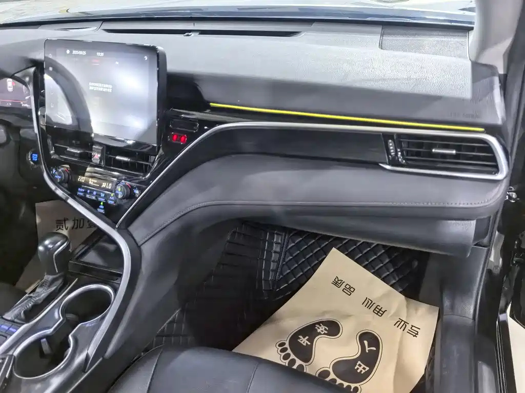 TOYOTA CAMRY 2021