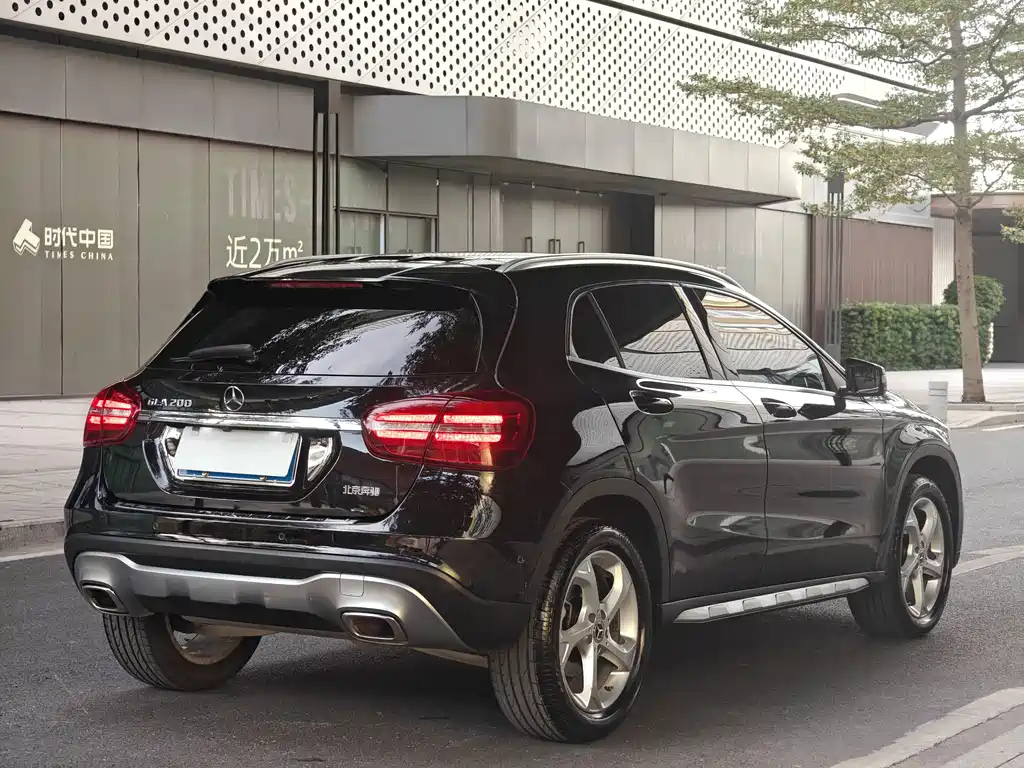 MERCEDES BENZ GLA 2021