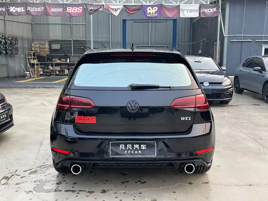 VOLKSWAGEN GOLF GTI 2019