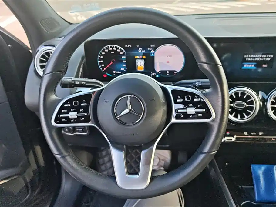 MERCEDES BENZ GLB 2023
