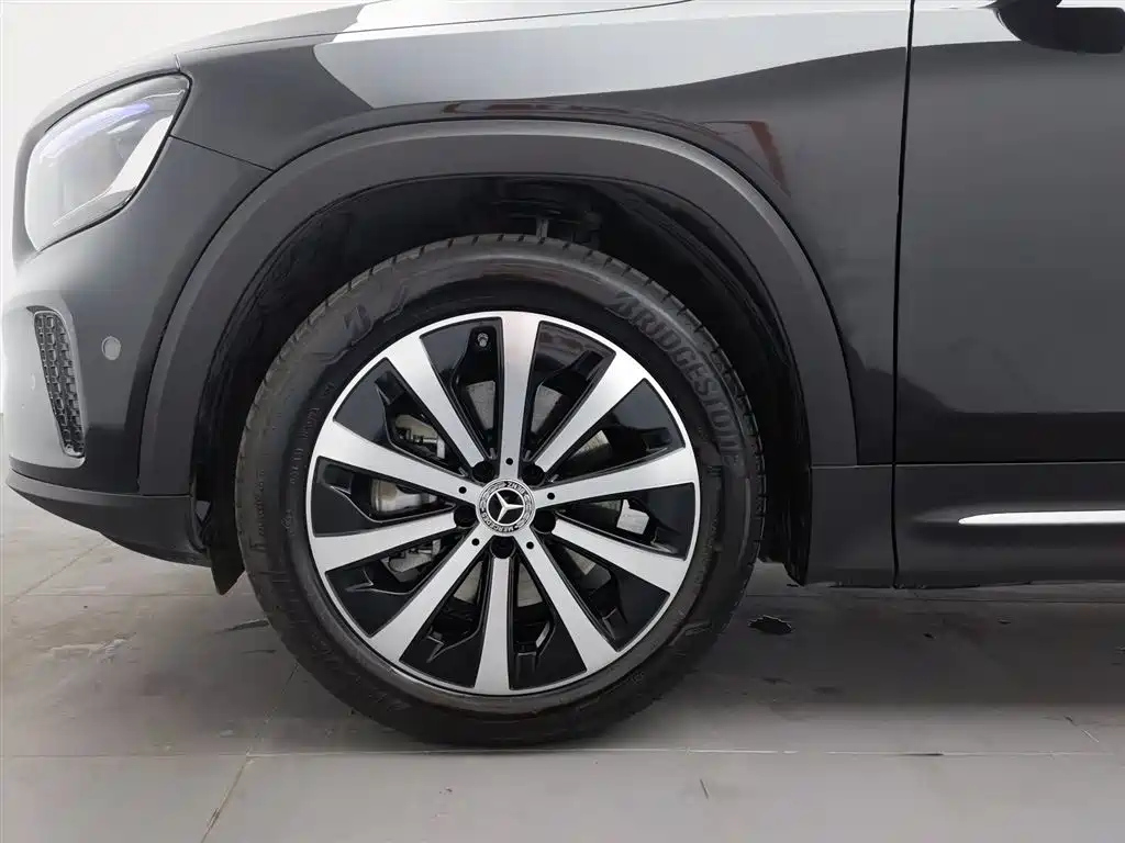 MERCEDES BENZ GLB 2024