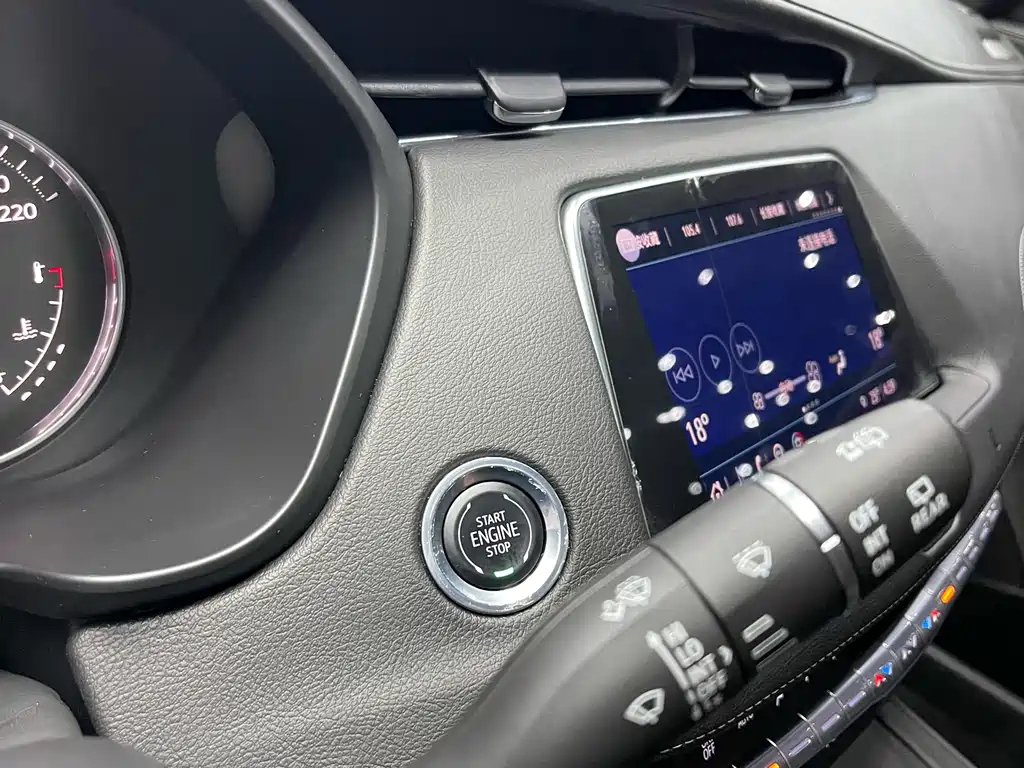 CADILLAC XT4 2021