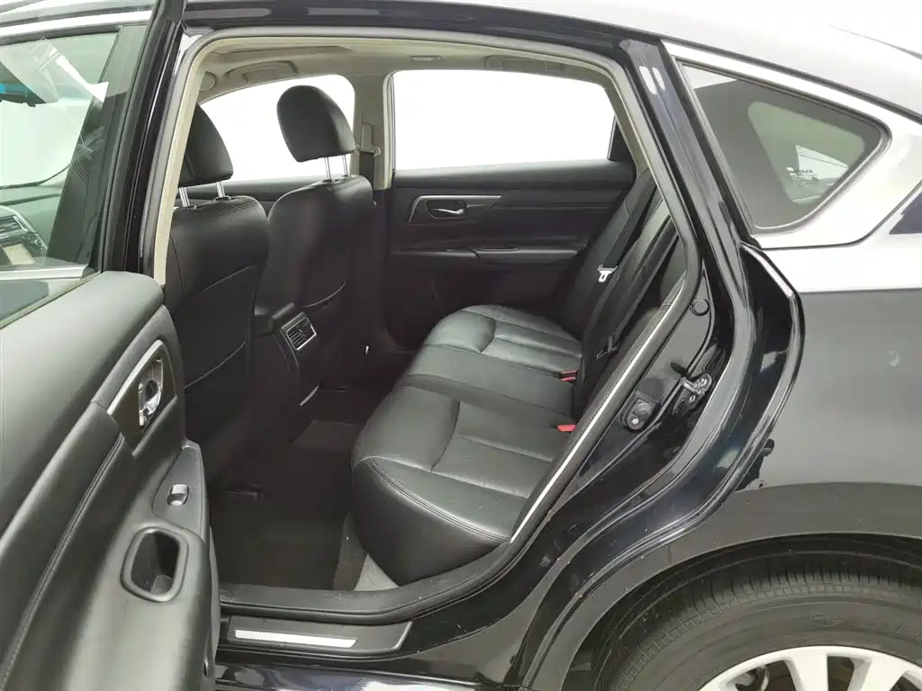 NISSAN TEANA 2015