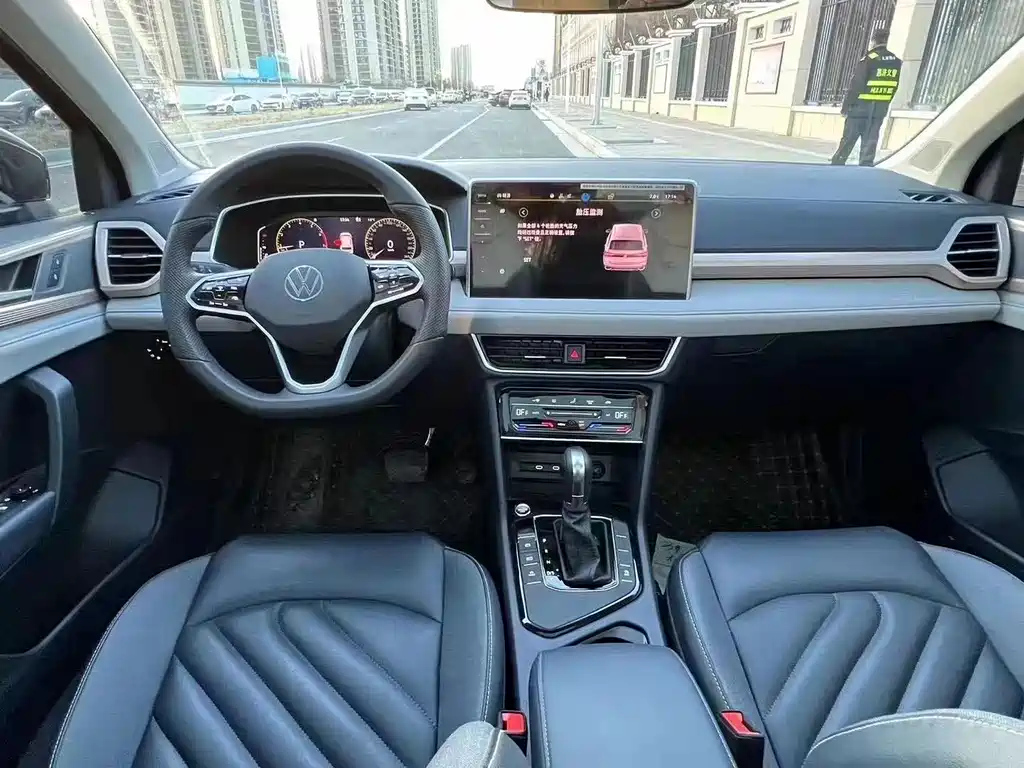 VOLKSWAGEN THARU 2023