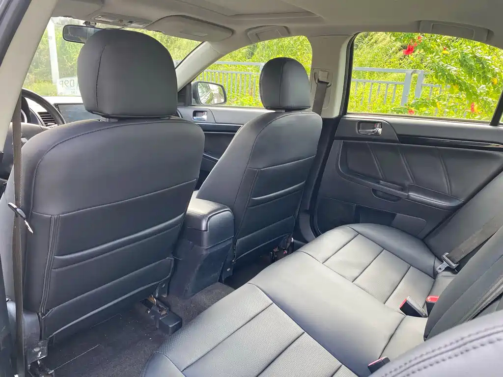 MITSUBISHI LANCER EX 2014