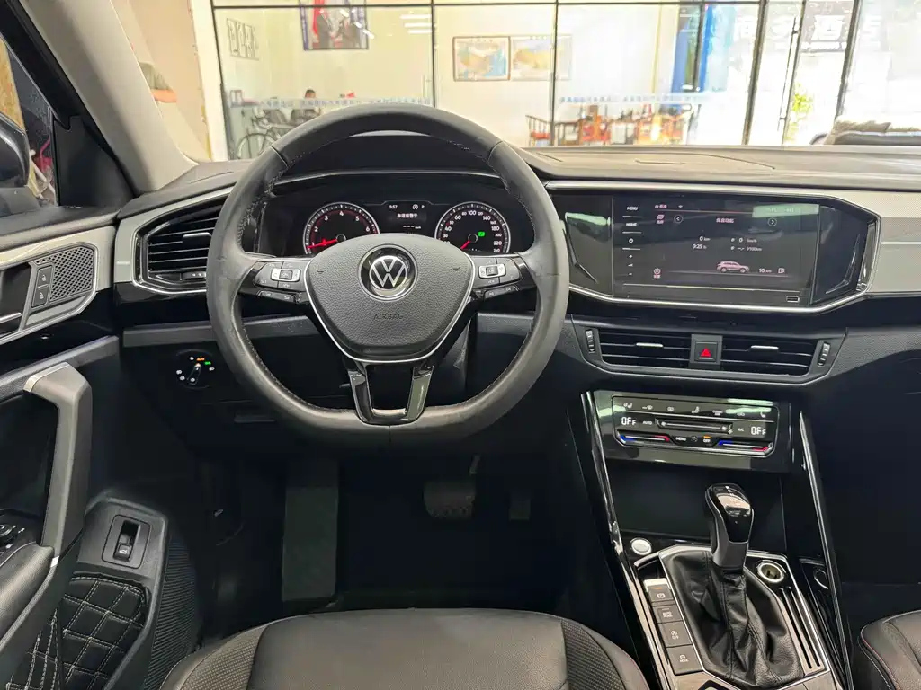VOLKSWAGEN TAYRON 2021