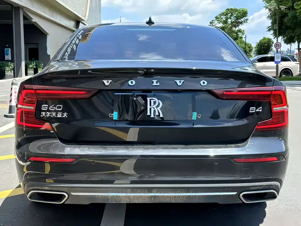 VOLVO S60 2022