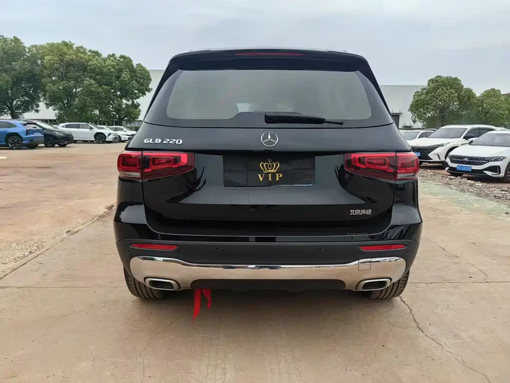 MERCEDES BENZ GLB 2023