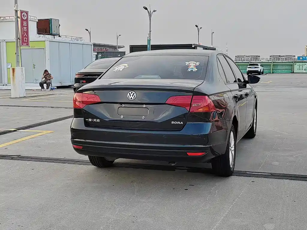 VOLKSWAGEN BORA 2016