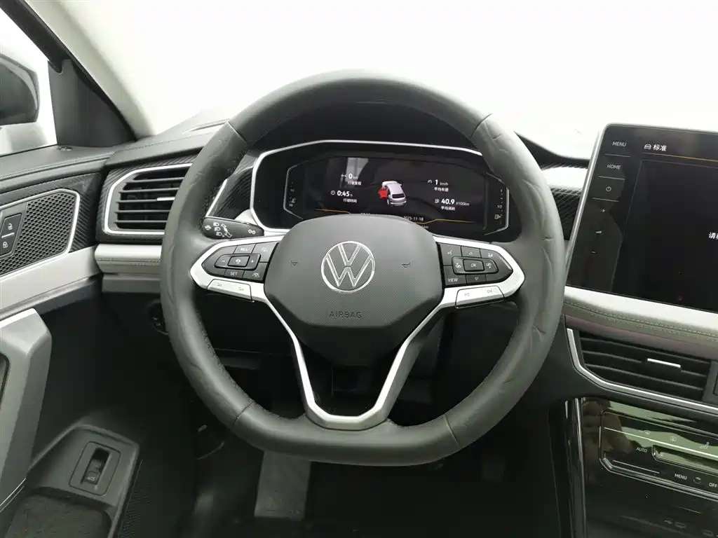 VOLKSWAGEN TAYRON 2024