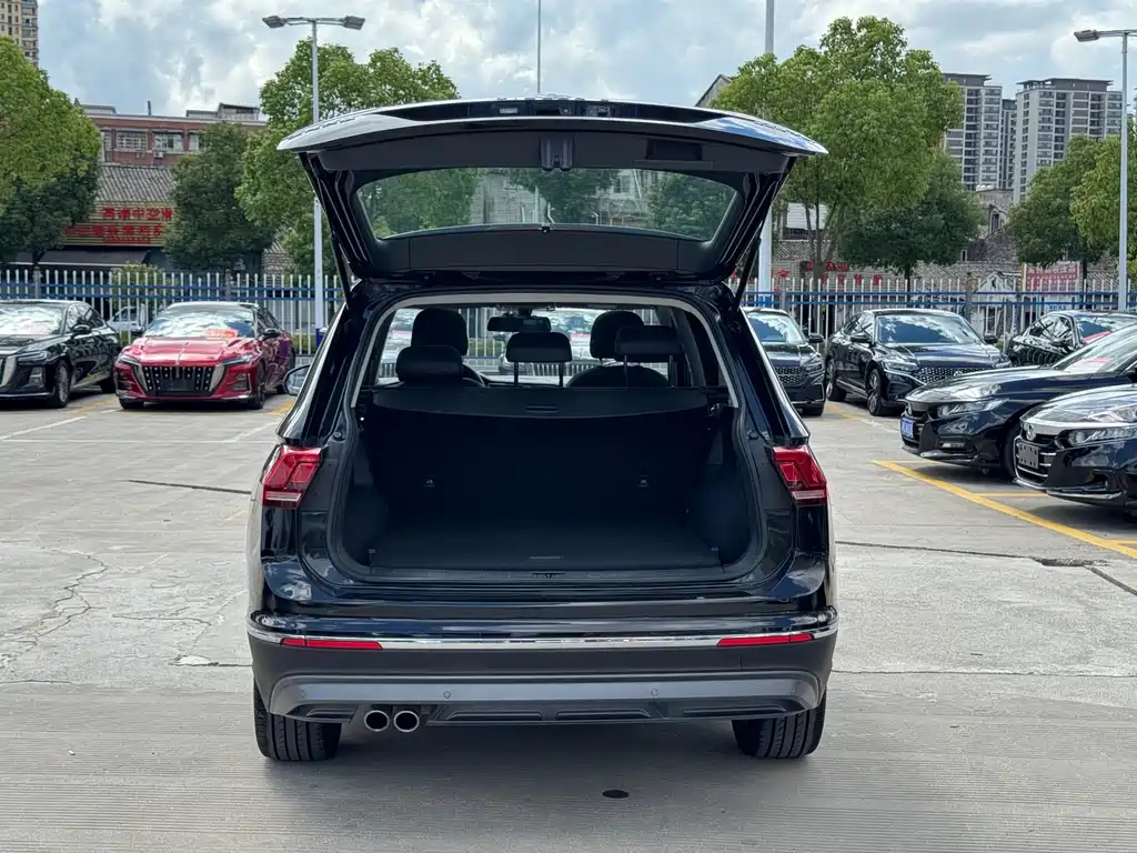VOLKSWAGEN TIGUAN L 2021
