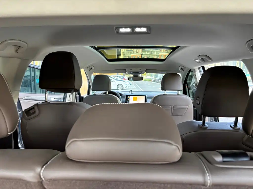 VOLKSWAGEN VILORAN 2023