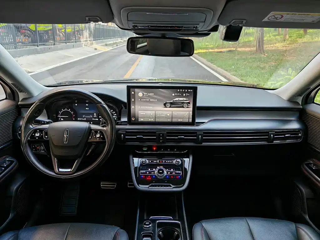LINCOLN ADVENTURER 2021