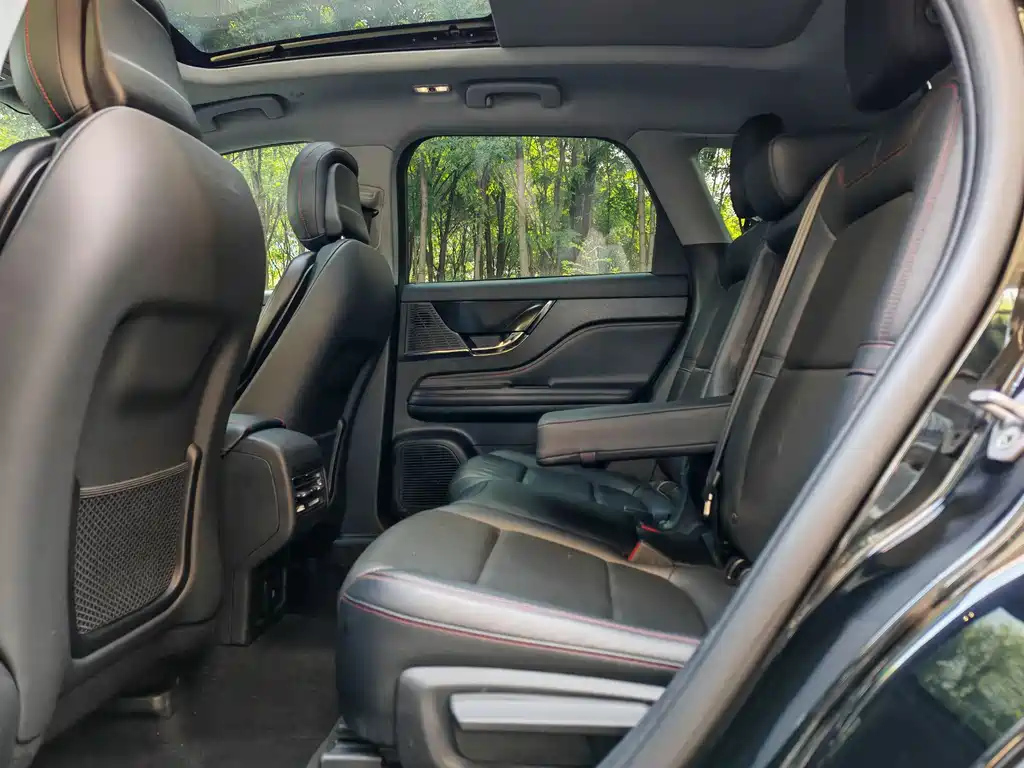 LINCOLN ADVENTURER 2021