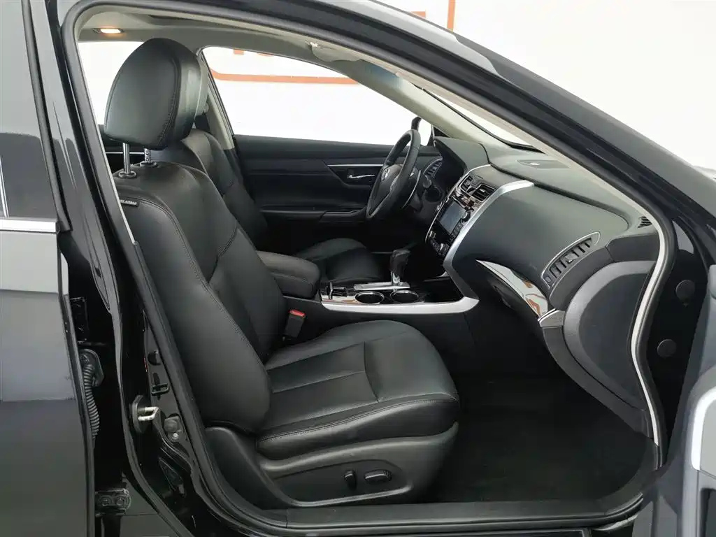 NISSAN TEANA 2016