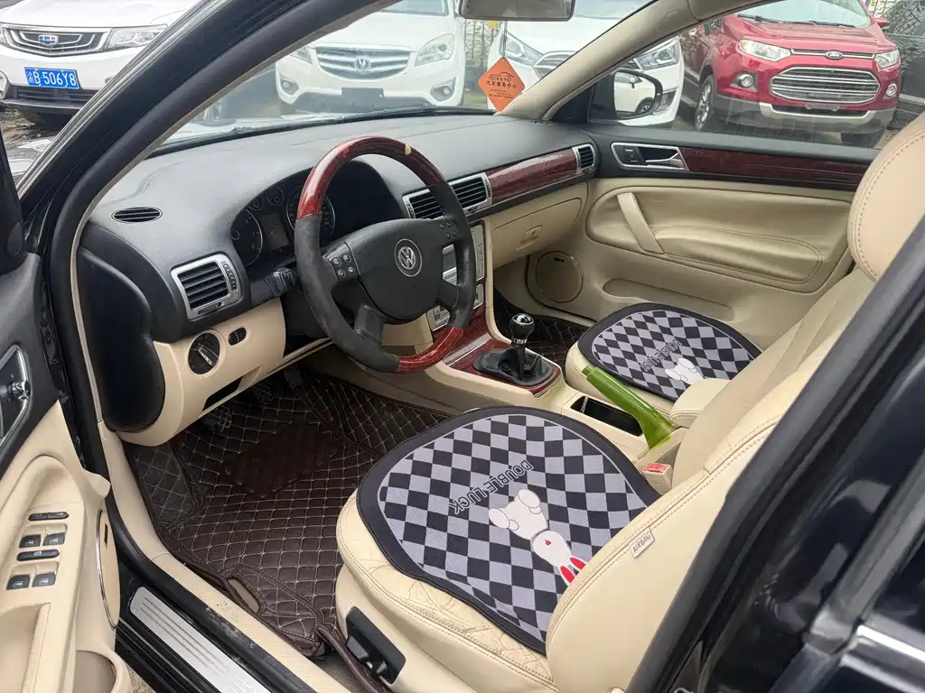 VOLKSWAGEN PASSAT LINGYU 2009