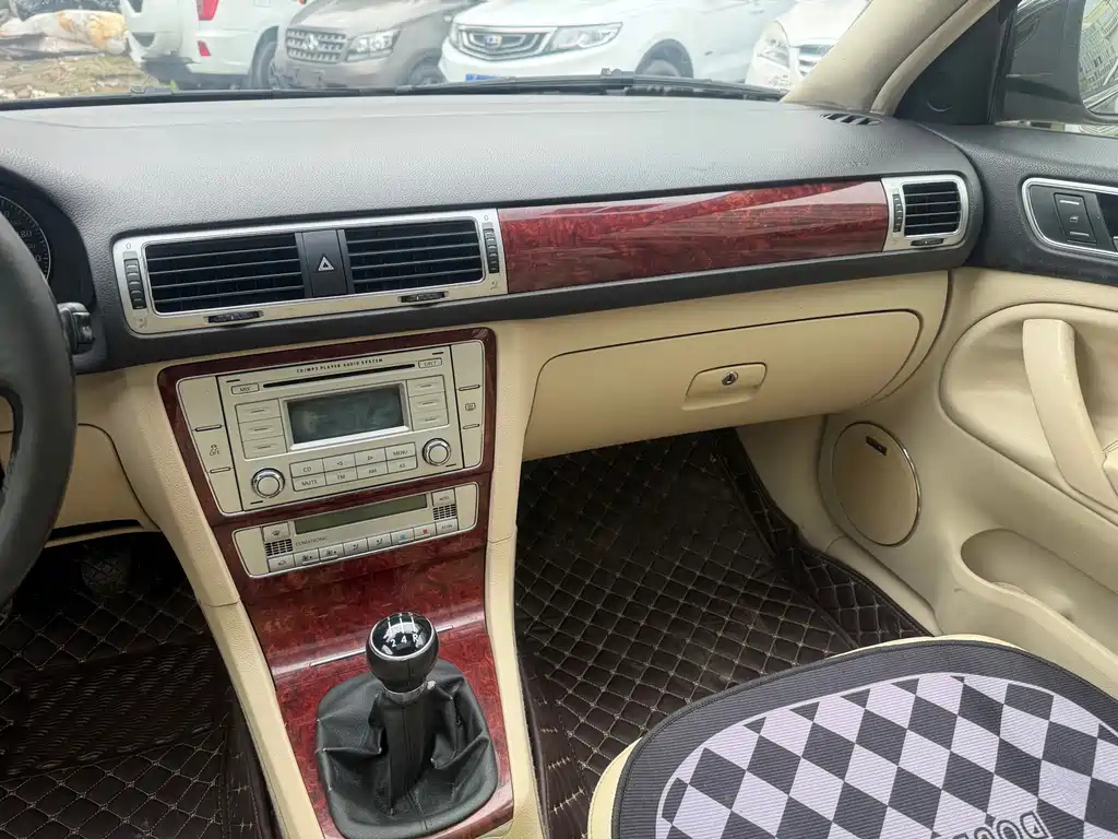 VOLKSWAGEN PASSAT LINGYU 2009