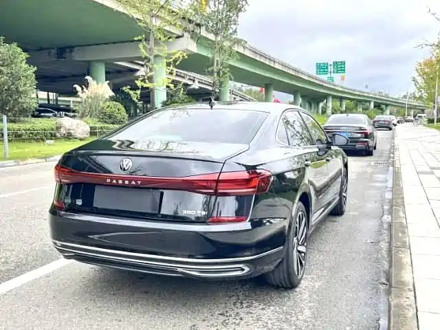 VOLKSWAGEN PASSAT 2025