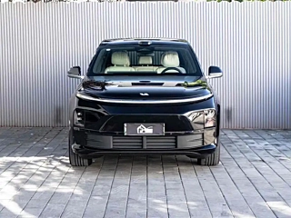 LI AUTO L6  2025
