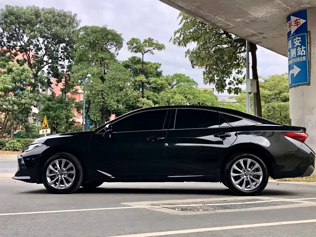 TOYOTA AVALON 2025