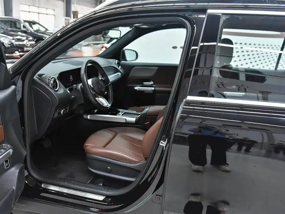 MERCEDES BENZ GLB 2024