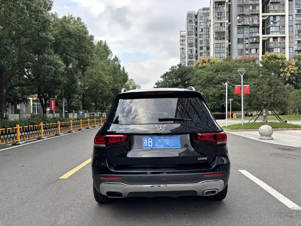 MERCEDES BENZ GLB 2023