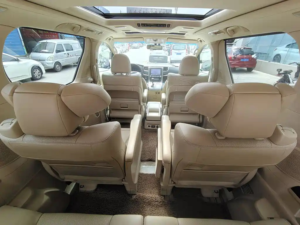 TOYOTA ALPHARD 2012