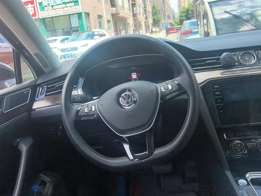 VOLKSWAGEN MAGOTAN 2018