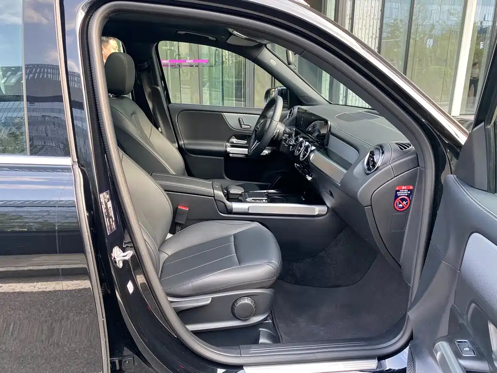 MERCEDES BENZ GLB 2023