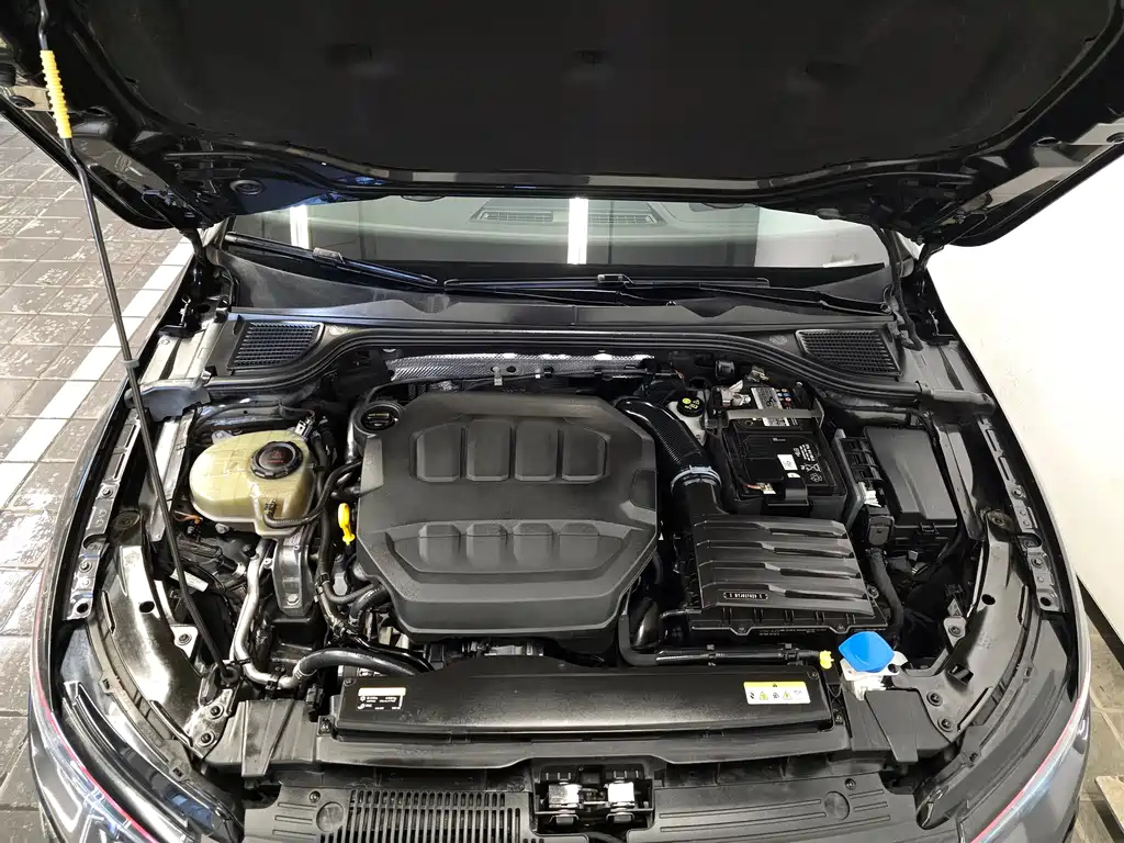 VOLKSWAGEN GOLF GTI 2023