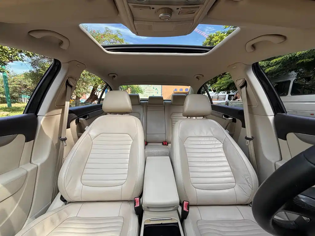 VOLKSWAGEN MAGOTAN 2013