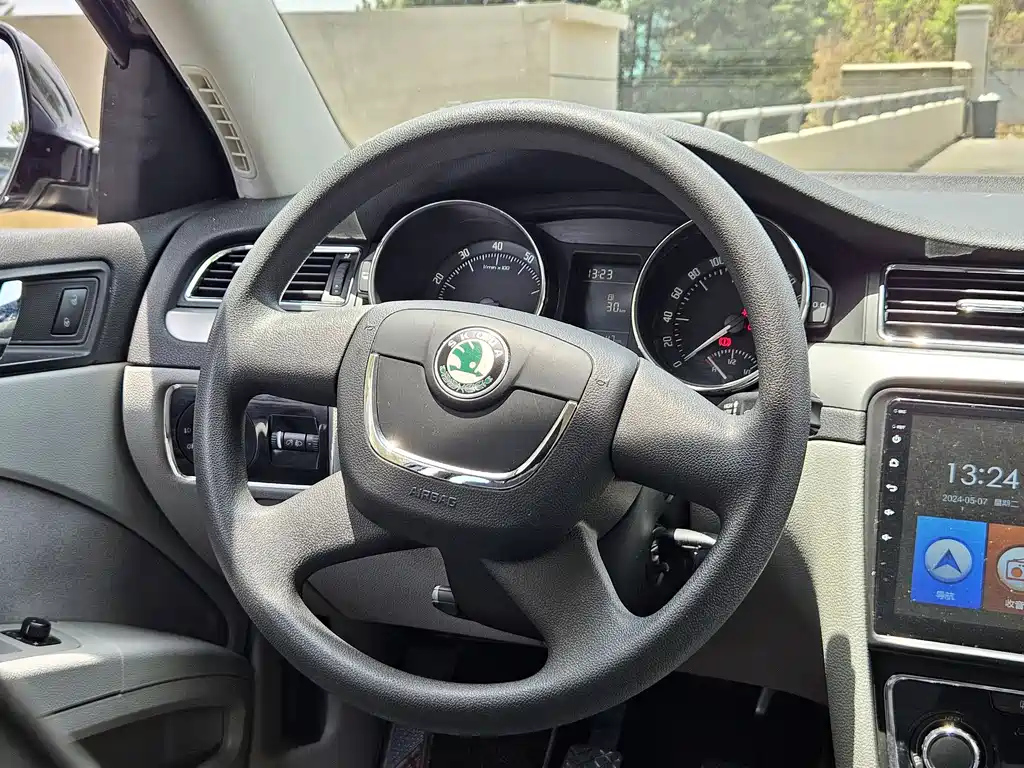 SKODA SUPERB 2009