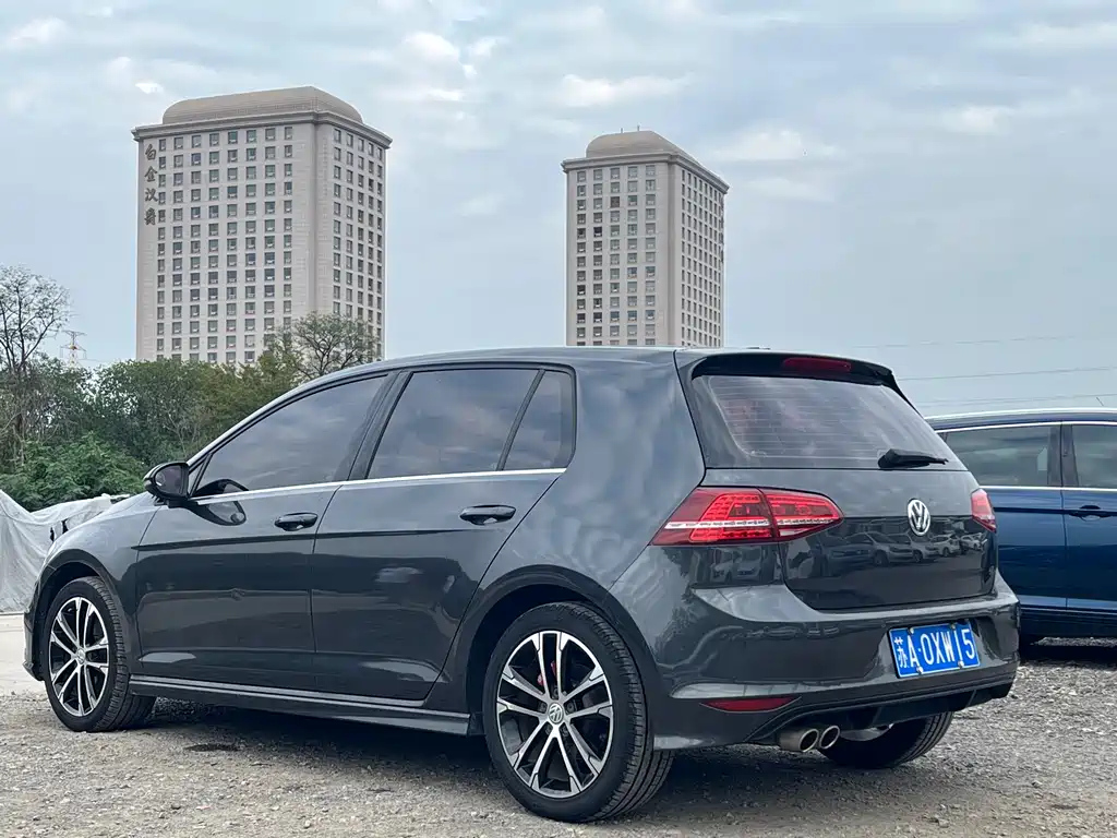 VOLKSWAGEN GOLF 2016