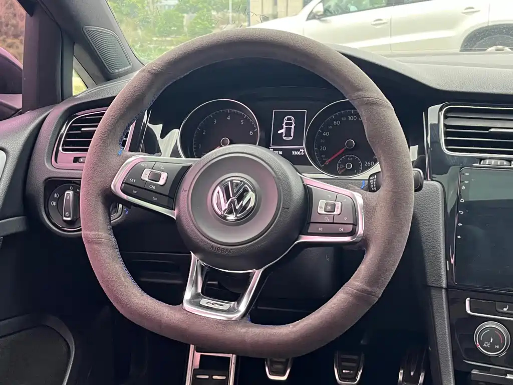 VOLKSWAGEN GOLF 2016