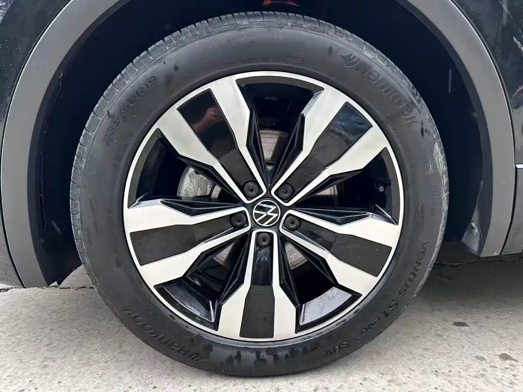 VOLKSWAGEN TIGUAN L 2023