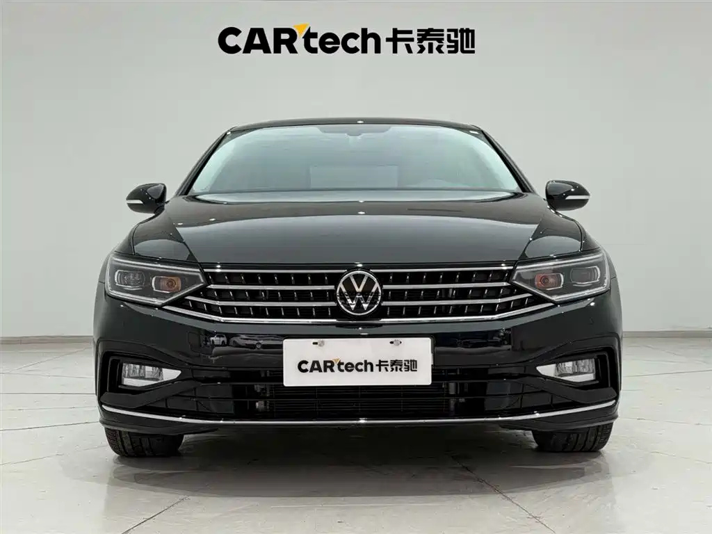 VOLKSWAGEN MAGOTAN 2023