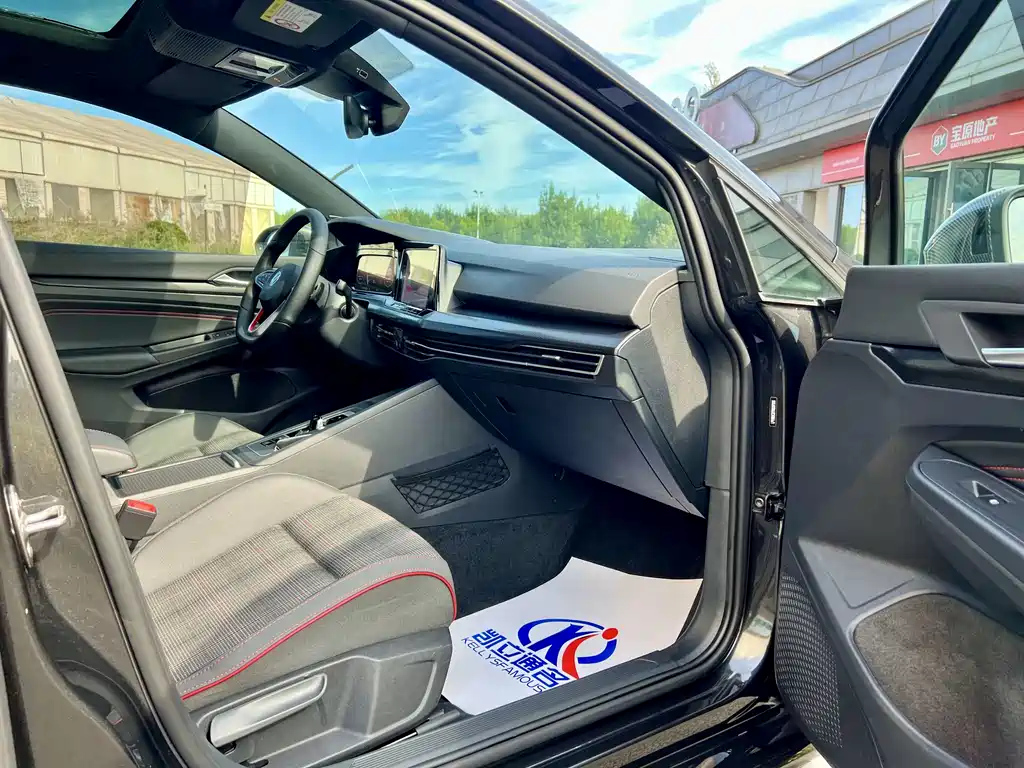 VOLKSWAGEN GOLF GTI 2021