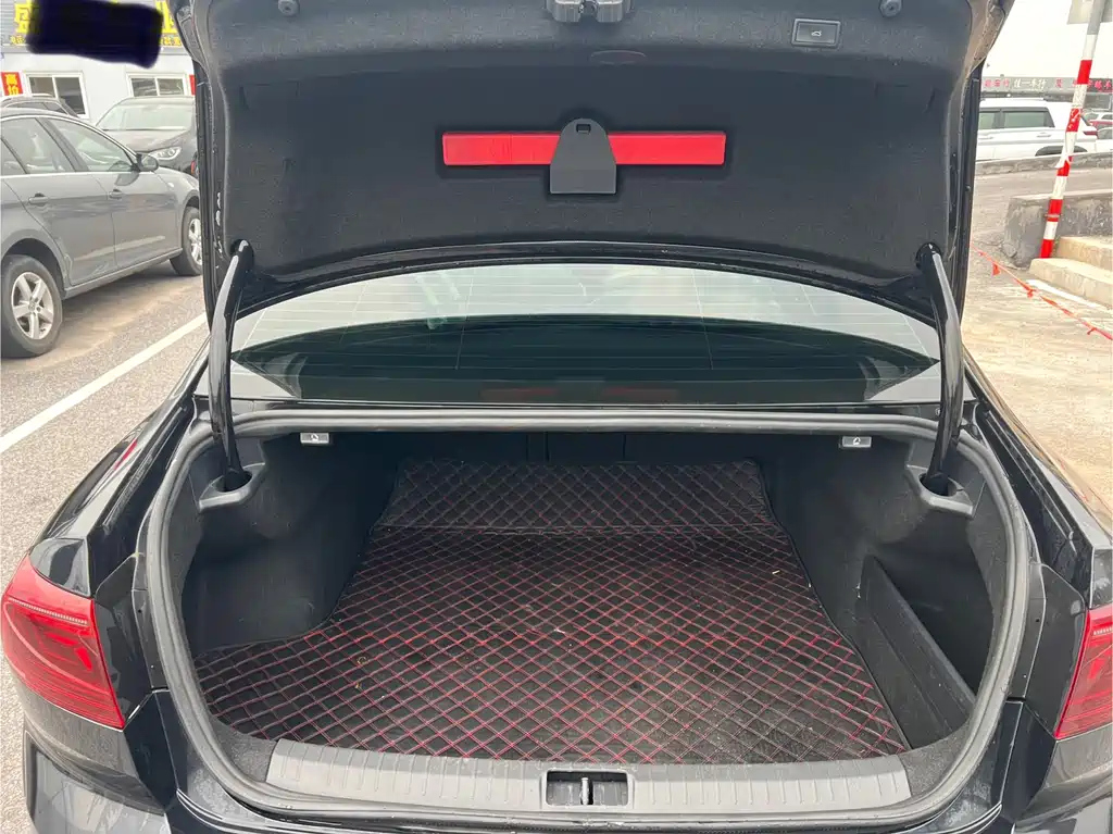 VOLKSWAGEN MAGOTAN 2023