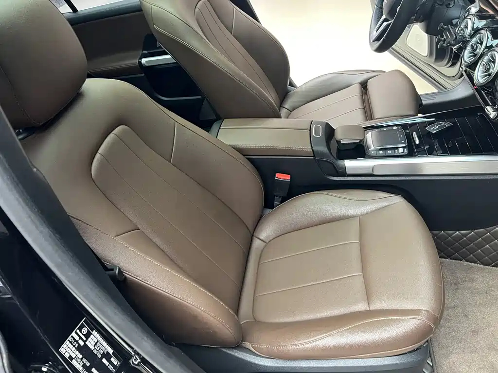 MERCEDES BENZ GLB 2023