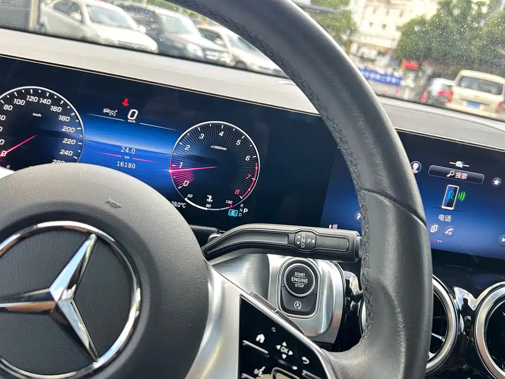 MERCEDES BENZ GLB 2024