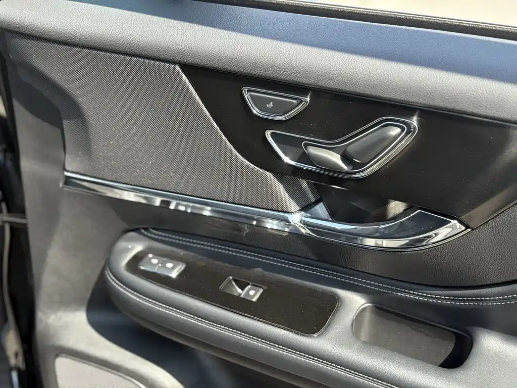 LINCOLN ADVENTURER 2022