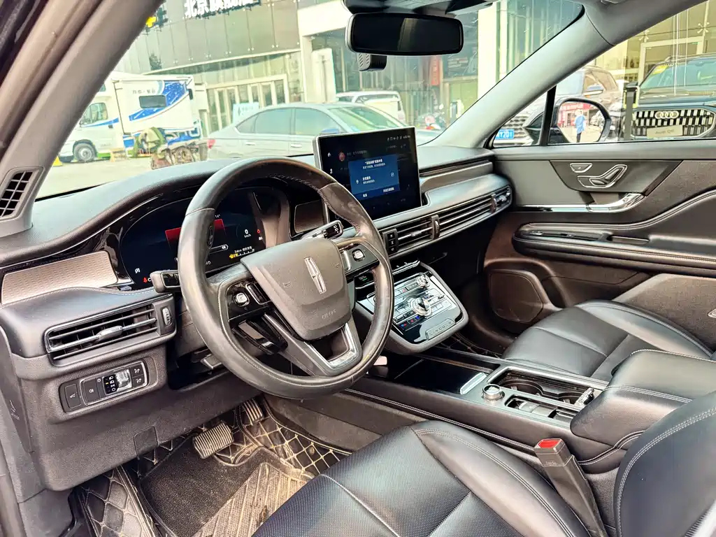 LINCOLN ADVENTURER 2022