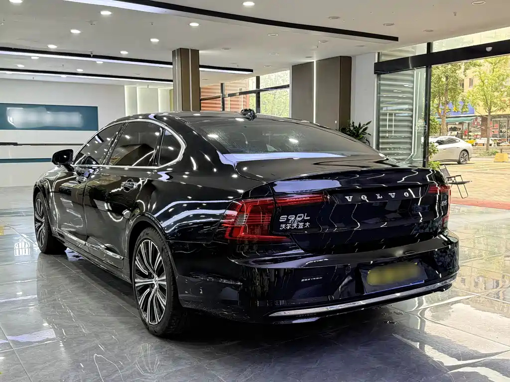 VOLVO S90 2023