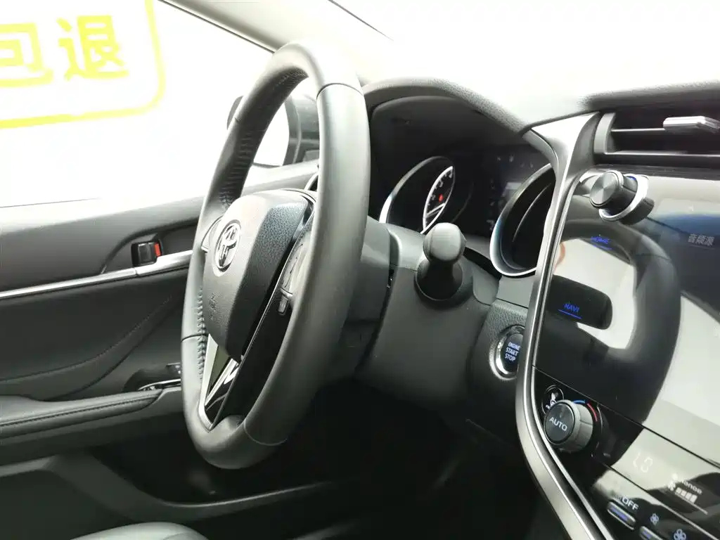 TOYOTA CAMRY 2019