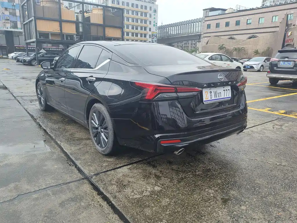 NISSAN TEANA 2023
