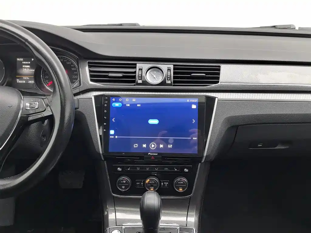 VOLKSWAGEN PASSAT 2016