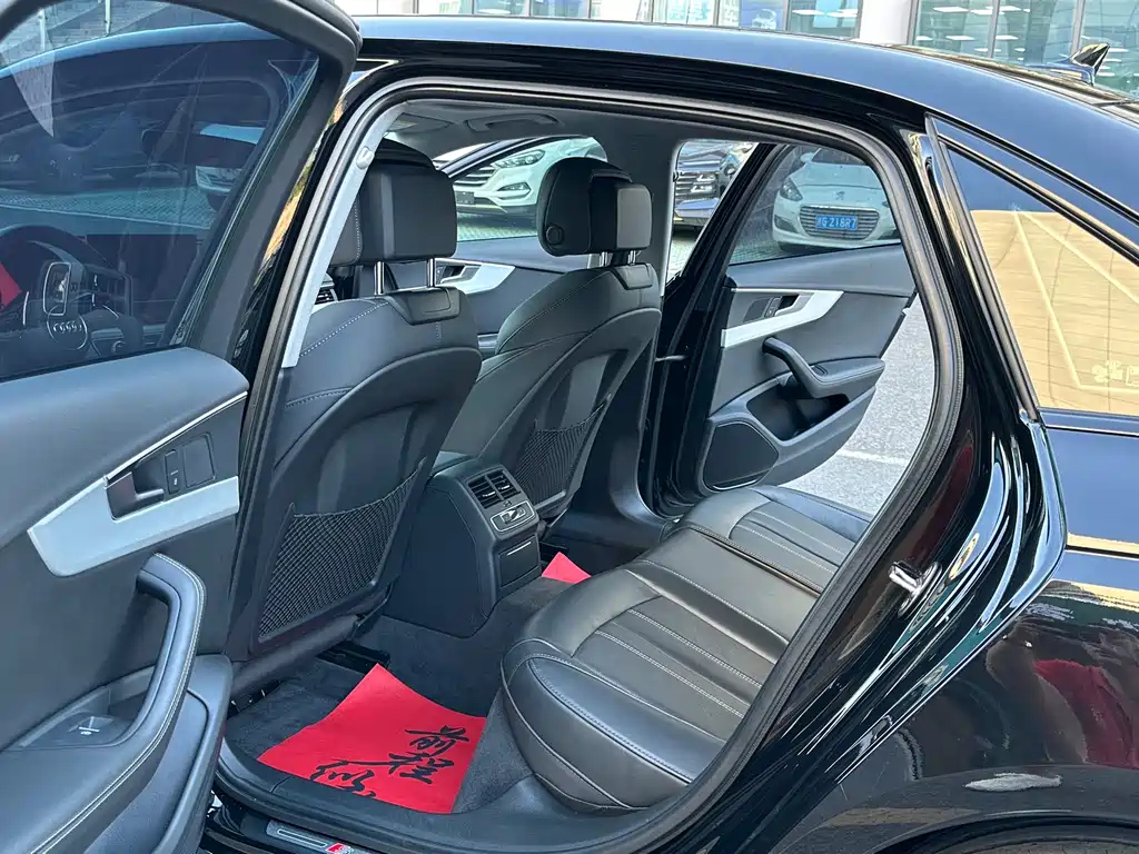 AUDI A4L 2023