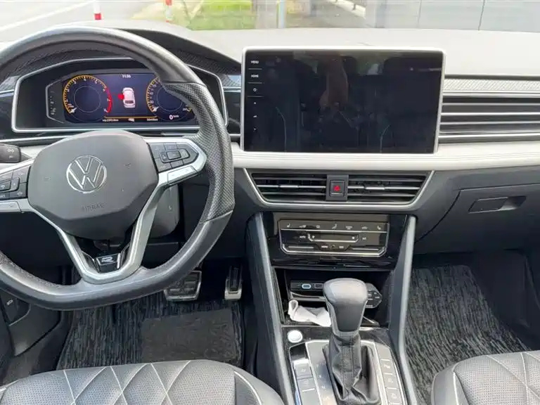 VOLKSWAGEN TIGUAN L 2022